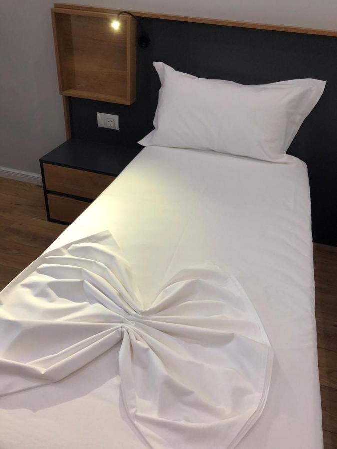 Andys Rooms Hotel Tiranë Ngoại thất bức ảnh