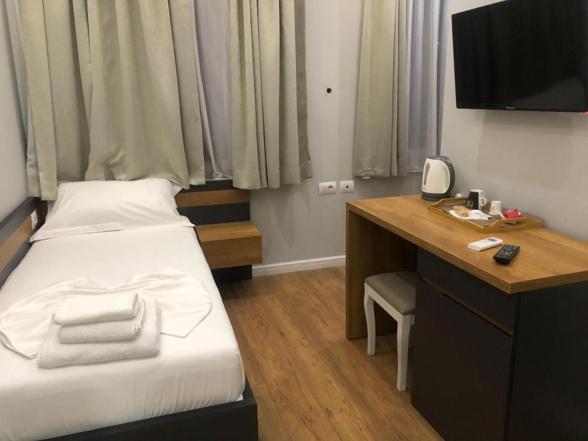 Andys Rooms Hotel Tiranë Ngoại thất bức ảnh