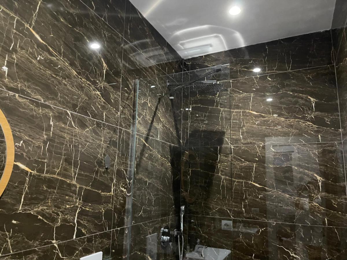 Andys Rooms Hotel Tiranë Ngoại thất bức ảnh