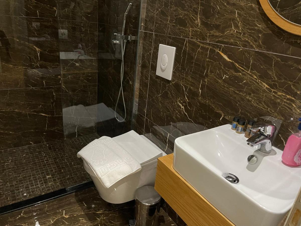Andys Rooms Hotel Tiranë Ngoại thất bức ảnh