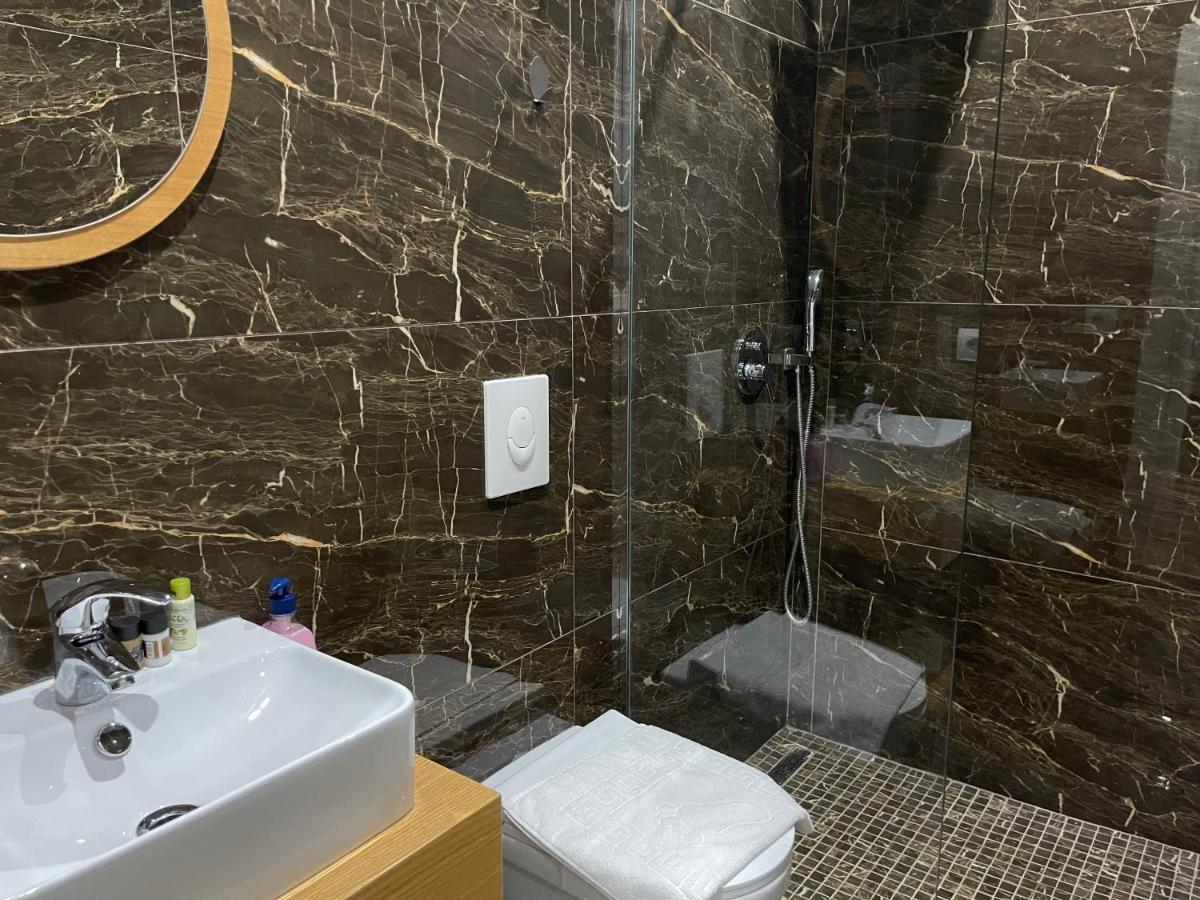 Andys Rooms Hotel Tiranë Ngoại thất bức ảnh