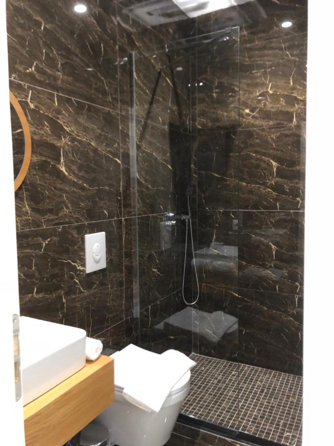 Andys Rooms Hotel Tiranë Ngoại thất bức ảnh