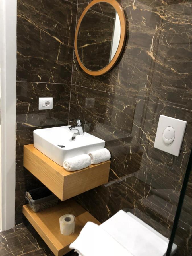 Andys Rooms Hotel Tiranë Ngoại thất bức ảnh